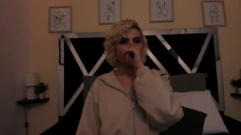 Marian online show from 09/16/25, 02:34