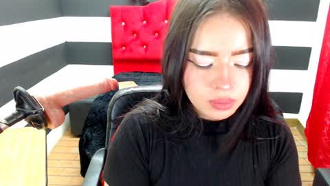 Snapshot of marian_ran_ chatting on 12/14/24, 10:02 Marian online show from 12/14/24, 10:02