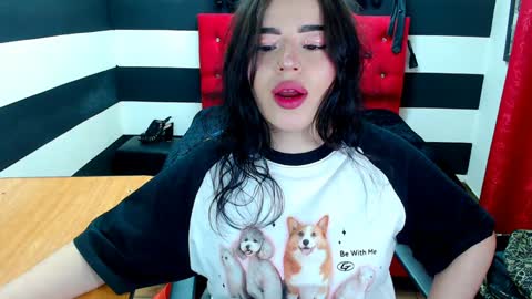 Snapshot of marian_ran_ chatting on 01/11/25, 04:16 Marian online show from 01/11/25, 04:16