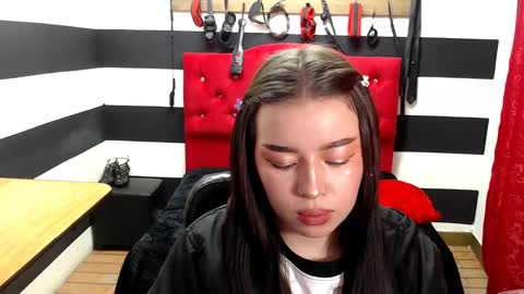 Snapshot of marian_ran_ chatting on 02/17/25, 10:07 Marian online show from 02/17/25, 10:07