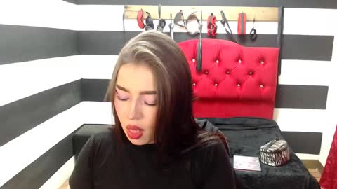 Snapshot of marian_ran_ chatting on 02/21/25, 07:12 Marian online show from 02/21/25, 07:12