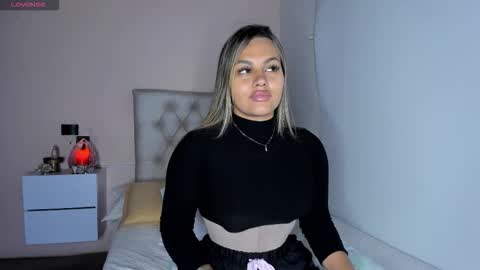 Mariana Roe online show from 11/20/25, 02:56