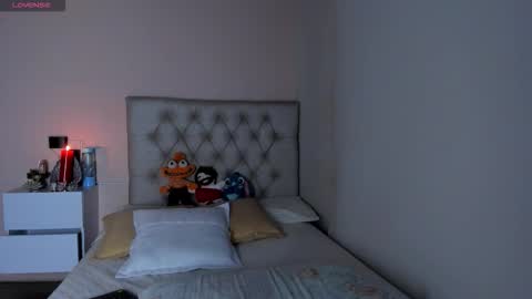 Mariana Roe online show from 11/24/25, 02:22