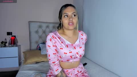 Mariana Roe online show from 11/26/25, 12:44