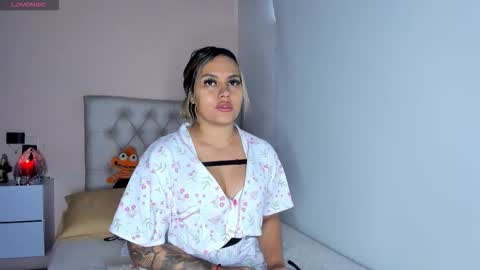 Mariana Roe online show from 11/30/25, 05:17