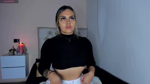 Mariana Roe online show from 12/19/25, 11:01