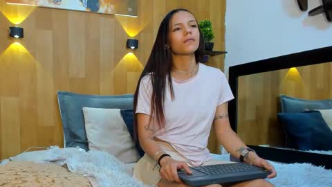 Mariana Angel online show from 10/06/25, 07:00