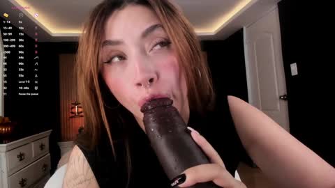 Snapshot of mariana_castro9 chatting on 01/27/25, 03:37 Mariana Castro online show from 01/27/25, 03:37