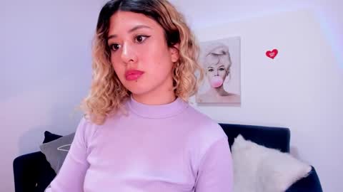 Snapshot of mariana_es chatting on 12/13/24, 07:15 Mariana online show from 12/13/24, 07:15