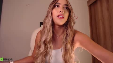 Snapshot of mariana_es chatting on 02/27/25, 11:48 Mariana online show from 02/27/25, 11:48