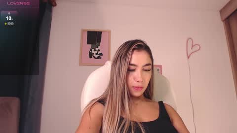 Snapshot of mariana_es chatting on 03/05/25, 12:59 Mariana online show from 03/05/25, 12:59