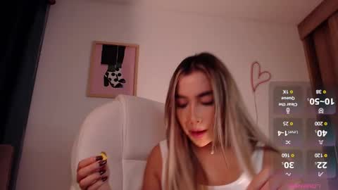 Snapshot of mariana_es chatting on 03/12/25, 01:03 Mariana online show from 03/12/25, 01:03