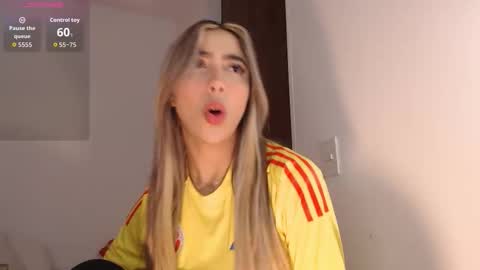 Snapshot of mariana_es chatting on 10/11/25, 08:40 Mariana online show from 10/11/25, 08:40