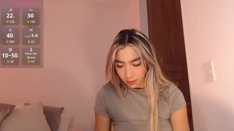 Snapshot of mariana_es chatting on 10/14/25, 07:36 Mariana online show from 10/14/25, 07:36