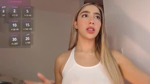 Snapshot of mariana_es chatting on 11/03/25, 06:31 Mariana online show from 11/03/25, 06:31