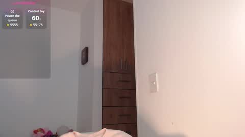 Snapshot of mariana_es chatting on 11/26/25, 10:55 Mariana online show from 11/26/25, 10:55