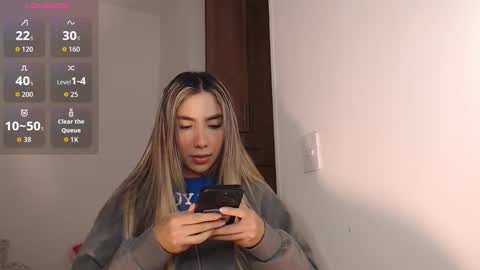 Snapshot of mariana_es chatting on 11/27/25, 11:40 Mariana online show from 11/27/25, 11:40