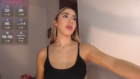 Snapshot of mariana_es chatting on 11/29/25, 01:08 Mariana online show from 11/29/25, 01:08