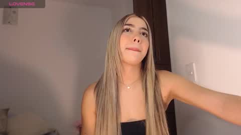 Snapshot of mariana_es chatting on 01/15/26, 06:33 Mariana online show from 01/15/26, 06:33