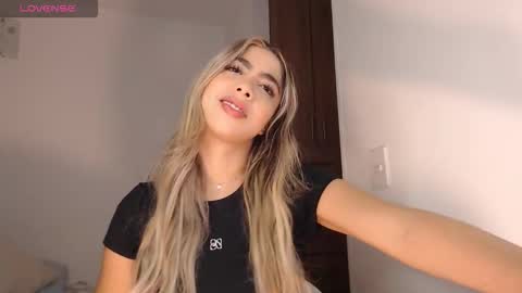 Snapshot of mariana_es chatting on 01/18/26, 09:18 Mariana online show from 01/18/26, 09:18