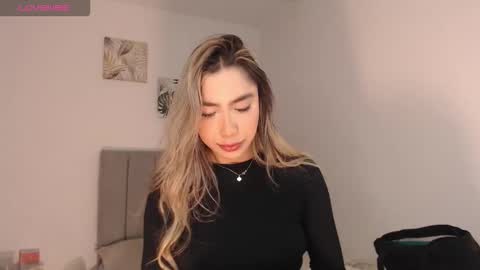 Snapshot of mariana_es chatting on 02/18/26, 09:55 Mariana online show from 02/18/26, 09:55