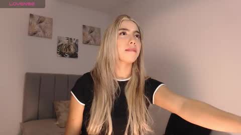 Snapshot of mariana_es chatting on 02/28/26, 12:22 Mariana online show from 02/28/26, 12:22