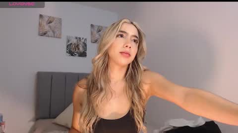 Snapshot of mariana_es chatting on 03/14/26, 12:39 Mariana online show from 03/14/26, 12:39