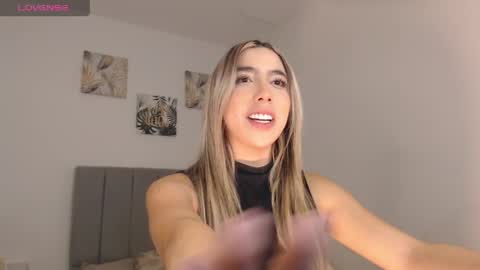 Mariana online show from 04/27/26, 01:03