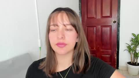 Snapshot of mariana_le chatting on 05/07/26, 04:01 Mariana online show from 05/07/26, 04:01