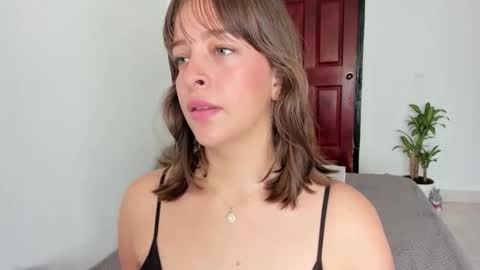 Snapshot of mariana_le chatting on 05/11/26, 03:29 Mariana online show from 05/11/26, 03:29
