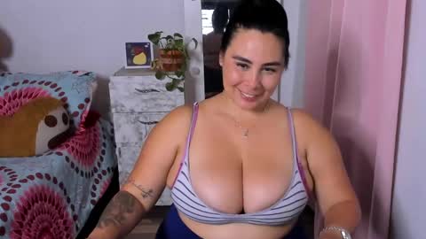 Snapshot of mariana_mr chatting on 01/14/25, 08:37 M A R I A N A online show from 01/14/25, 08:37