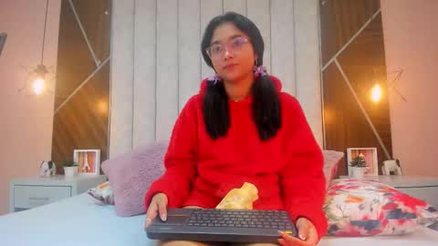 Snapshot of marianaa_torress chatting on 11/10/25, 02:05 Mariana online show from 11/10/25, 02:05