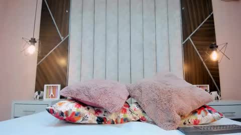 Snapshot of marianaa_torress chatting on 11/22/25, 10:53 Mariana online show from 11/22/25, 10:53