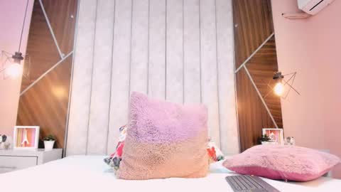 Snapshot of marianaa_torress chatting on 11/27/25, 03:25 Mariana online show from 11/27/25, 03:25