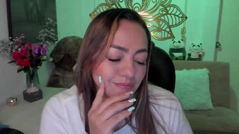Snapshot of marianalopez81 chatting on 02/06/25, 02:11 Mariana Lopez online show from 02/06/25, 02:11
