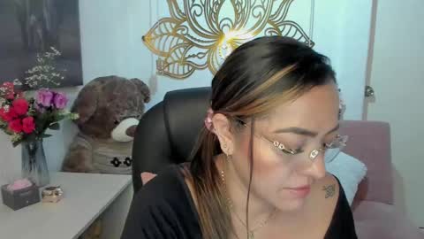 Snapshot of marianalopez81 chatting on 02/14/25, 03:33 Mariana Lopez online show from 02/14/25, 03:33