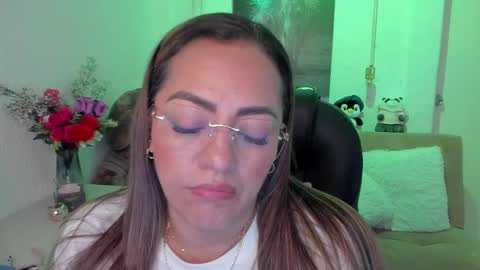 Snapshot of marianalopez81 chatting on 02/21/25, 06:51 Mariana Lopez online show from 02/21/25, 06:51