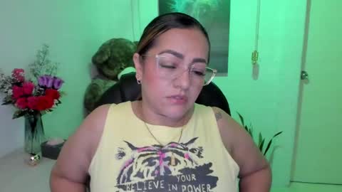 Snapshot of marianalopez81 chatting on 02/27/25, 03:25 Mariana Lopez online show from 02/27/25, 03:25