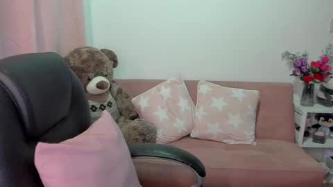 Snapshot of marianalopez81 chatting on 03/12/25, 12:31 Mariana Lopez online show from 03/12/25, 12:31