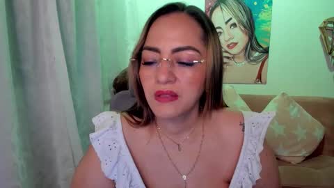 Snapshot of marianalopez81 chatting on 10/12/25, 12:31 Mariana Lopez online show from 10/12/25, 12:31