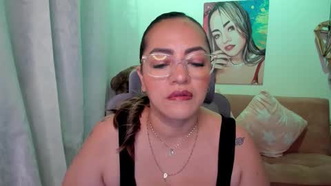 Snapshot of marianalopez81 chatting on 10/16/25, 01:06 Mariana Lopez online show from 10/16/25, 01:06