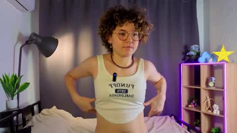 Mariana online show from 11/26/25, 06:09