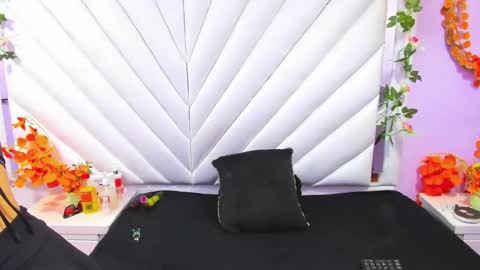 MarianaThomsop online show from 12/14/25, 09:19