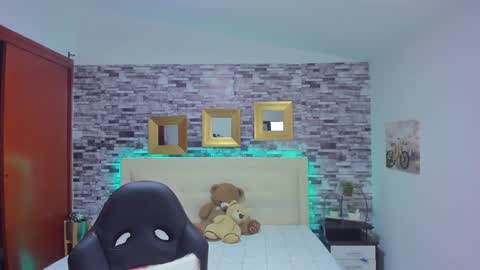 Snapshot of marianaxxx__ chatting on 12/06/24, 01:11 Mariana online show from 12/06/24, 01:11