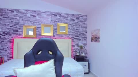 Snapshot of marianaxxx__ chatting on 12/06/24, 04:17 Mariana online show from 12/06/24, 04:17