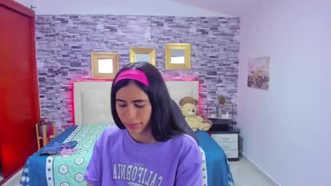 Snapshot of marianaxxx__ chatting on 12/10/24, 01:22 Mariana online show from 12/10/24, 01:22