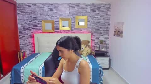 Snapshot of marianaxxx__ chatting on 12/11/24, 08:39 Mariana online show from 12/11/24, 08:39