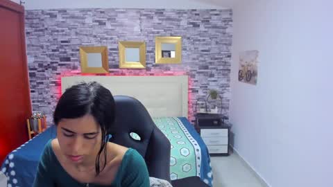 Snapshot of marianaxxx__ chatting on 01/11/25, 09:25 Mariana online show from 01/11/25, 09:25