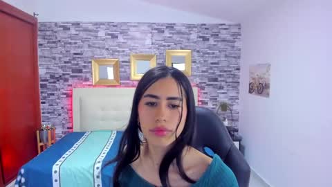 Snapshot of marianaxxx__ chatting on 01/12/25, 12:28 Mariana online show from 01/12/25, 12:28