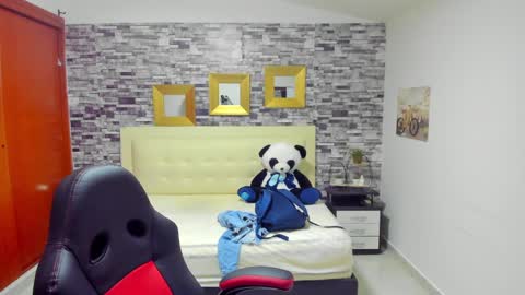 Snapshot of marianaxxx__ chatting on 01/17/25, 08:33 Mariana online show from 01/17/25, 08:33